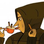 фото монаха капуцына, пьющего напиток капучино